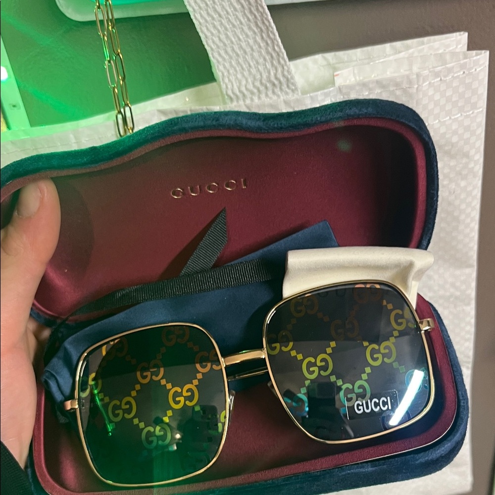 Gucci Sunglasses - Gold frame with Black Tips - Picture 7 of 7